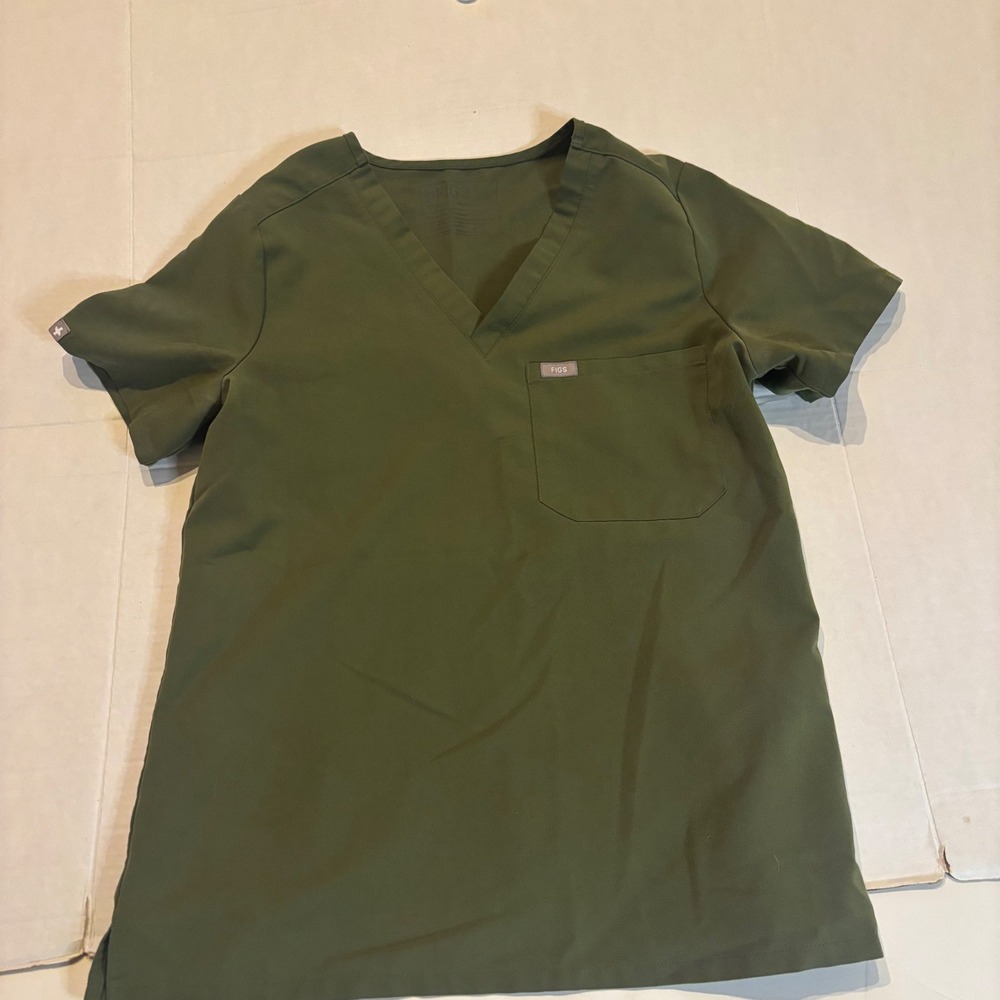 Figs Technical Collection Olive Green V-Neck Scrub Top FW1000 Small